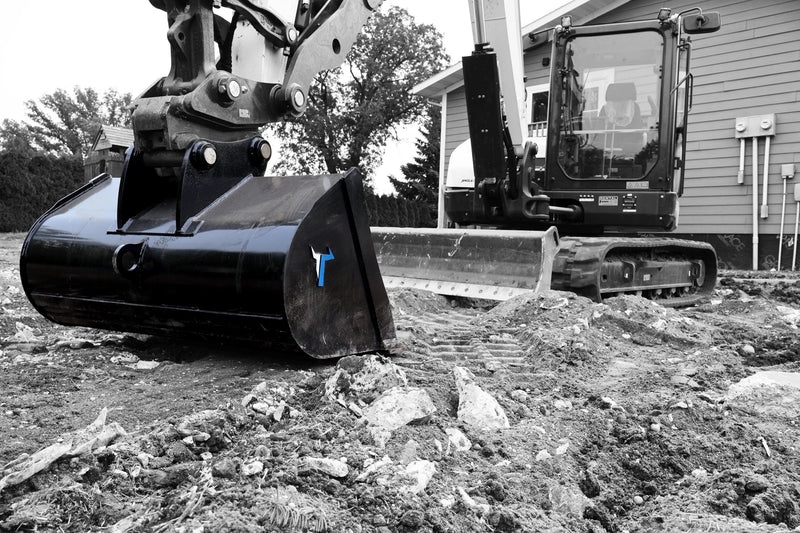 Taurox 5‑8 Ton Cleanup Bucket - Landboss